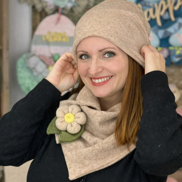 Set Jearsy Nuvola Cappello, Scaldacollo E 4 Spille A Fiore – Crkit616