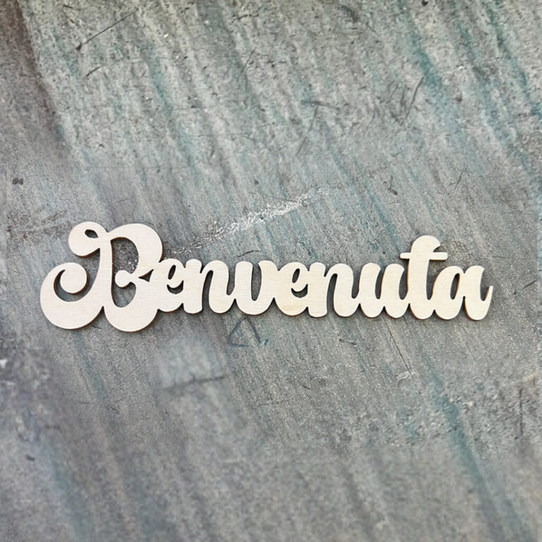 Scritta Benvenuta In Legno 11Xh3Cm Circa – Crlsc008