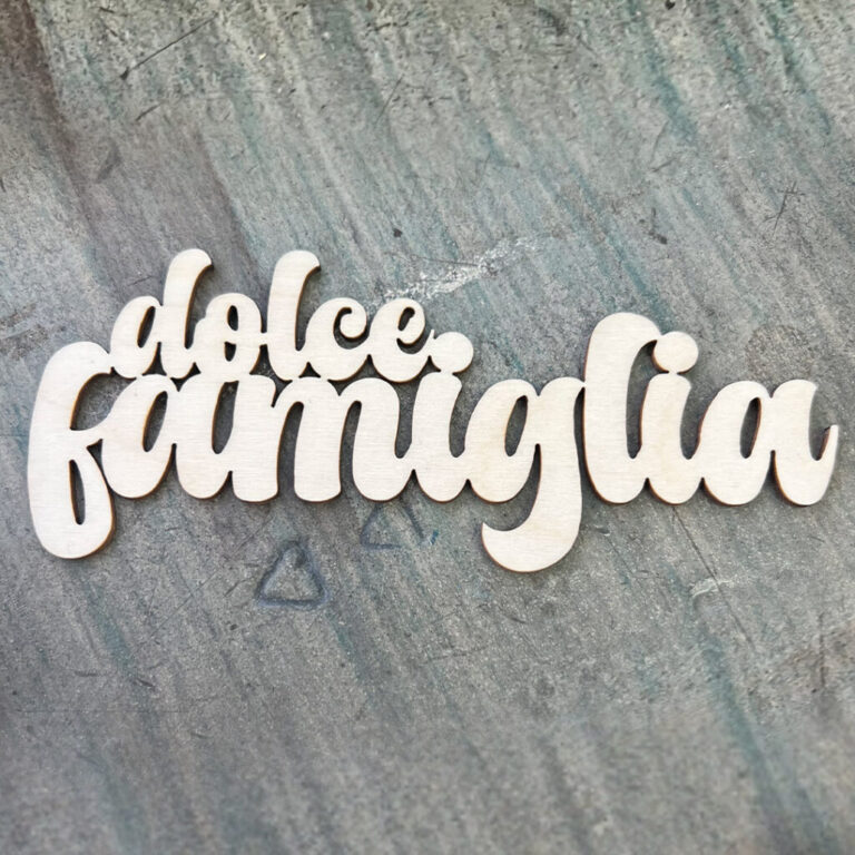 Scritta Dolce Famiglia In Legno 16,8Xh7Cm Circa – Crlsc017