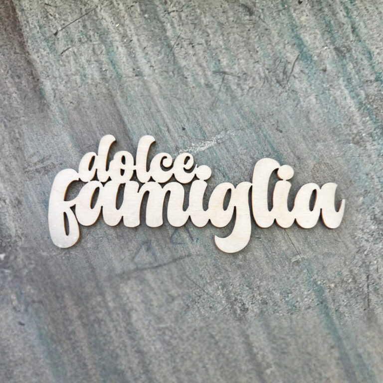 Scritta Dolce Famiglia In Legno 11Xh5Cm Circa – Crlsc018